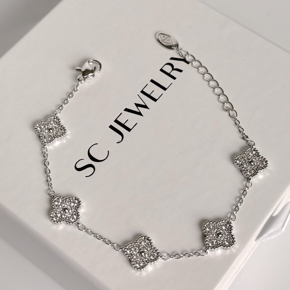 SC JEWELRY Jewelry - Petite Clover Bracelet Zircon Silver Tone Chain